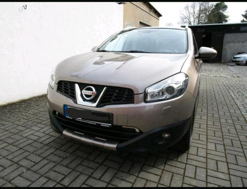 Beige Gebraucht 2010 Nissan Qashqai +2 Tekna SUV | 10.800 € (Teuer) - Bild 1/4
