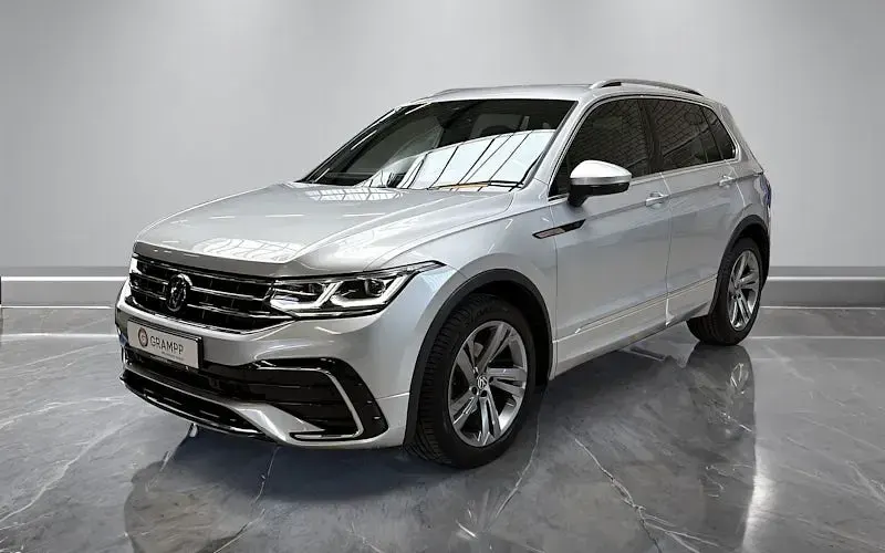 Gebraucht VW Tiguan R-line 150 PS (110 kW) 2022 Silber SUV