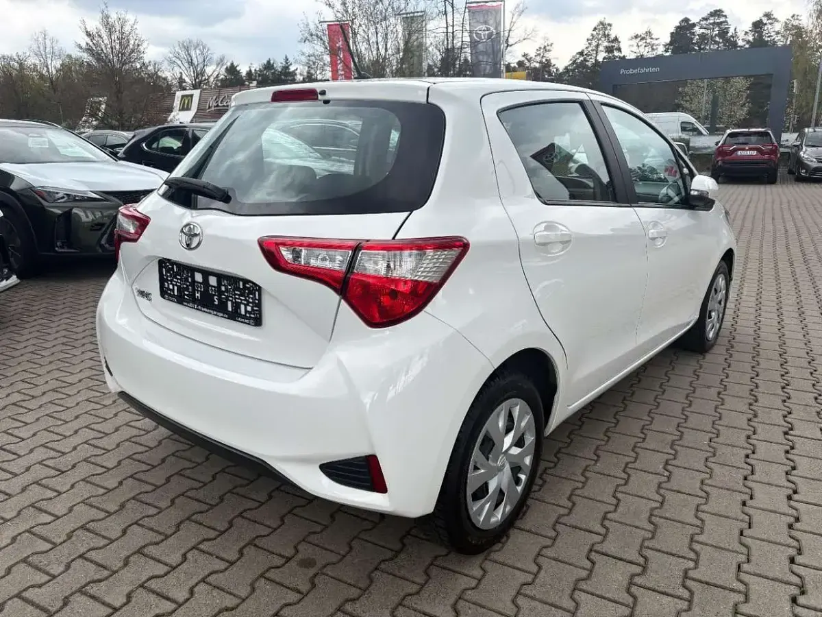 Gebraucht Toyota Yaris Comfort 111 PS (81 kW) 2019 Schneeweiss Kleinwagen