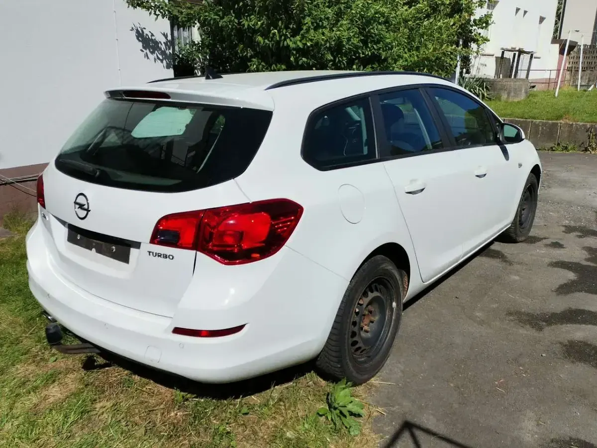 Brugt Opel Astra 140 HK (102 kW) 2012 Hvid Stationcar