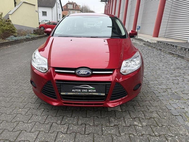 Gebraucht Ford Focus Trend 101 PS (74 kW) 2014 Rot Kombi