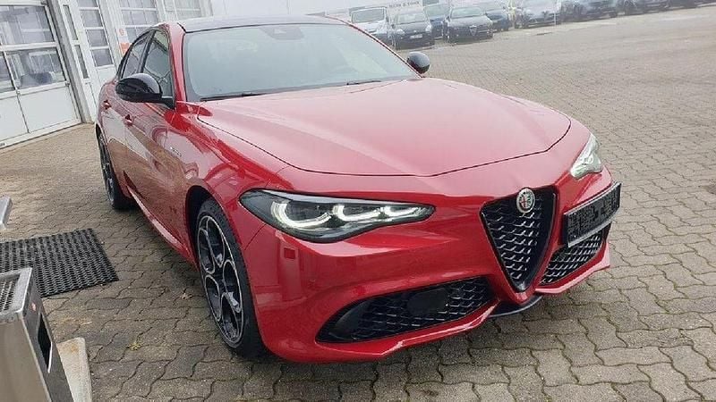 Second-hand Alfa Romeo Giulia Veloce 209 CP (153 kW) 2023 Roșu Berlinǎ