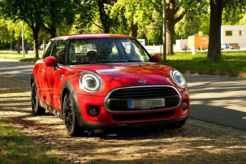 Rot Gebraucht 2020 Mini ONE Kleinwagen | 18.000 € (Etwas zu teuer) - Bild 1/4