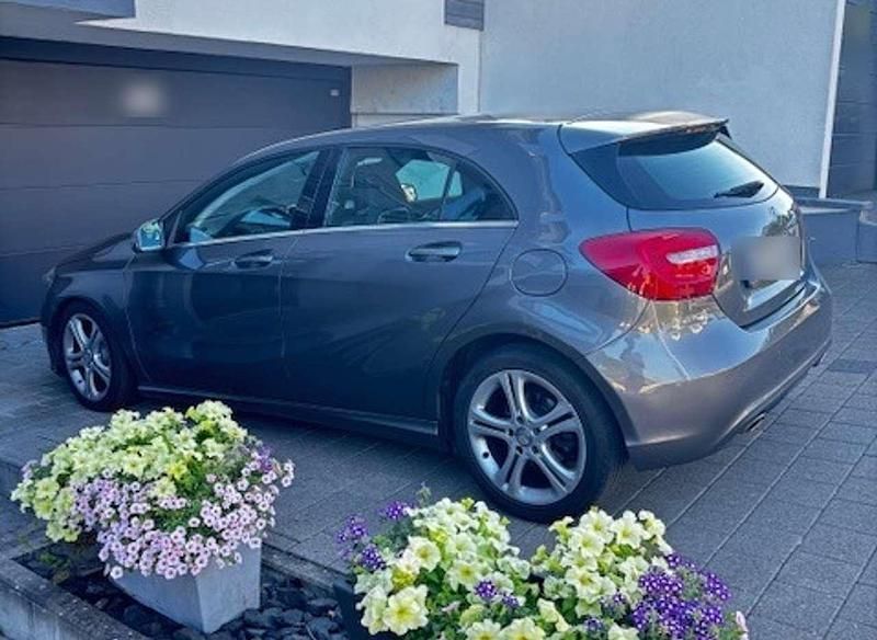 Grau Gebraucht 2013 Mercedes A200 Limousine | 12.300 € (Fairer Preis) - Bild 1/4