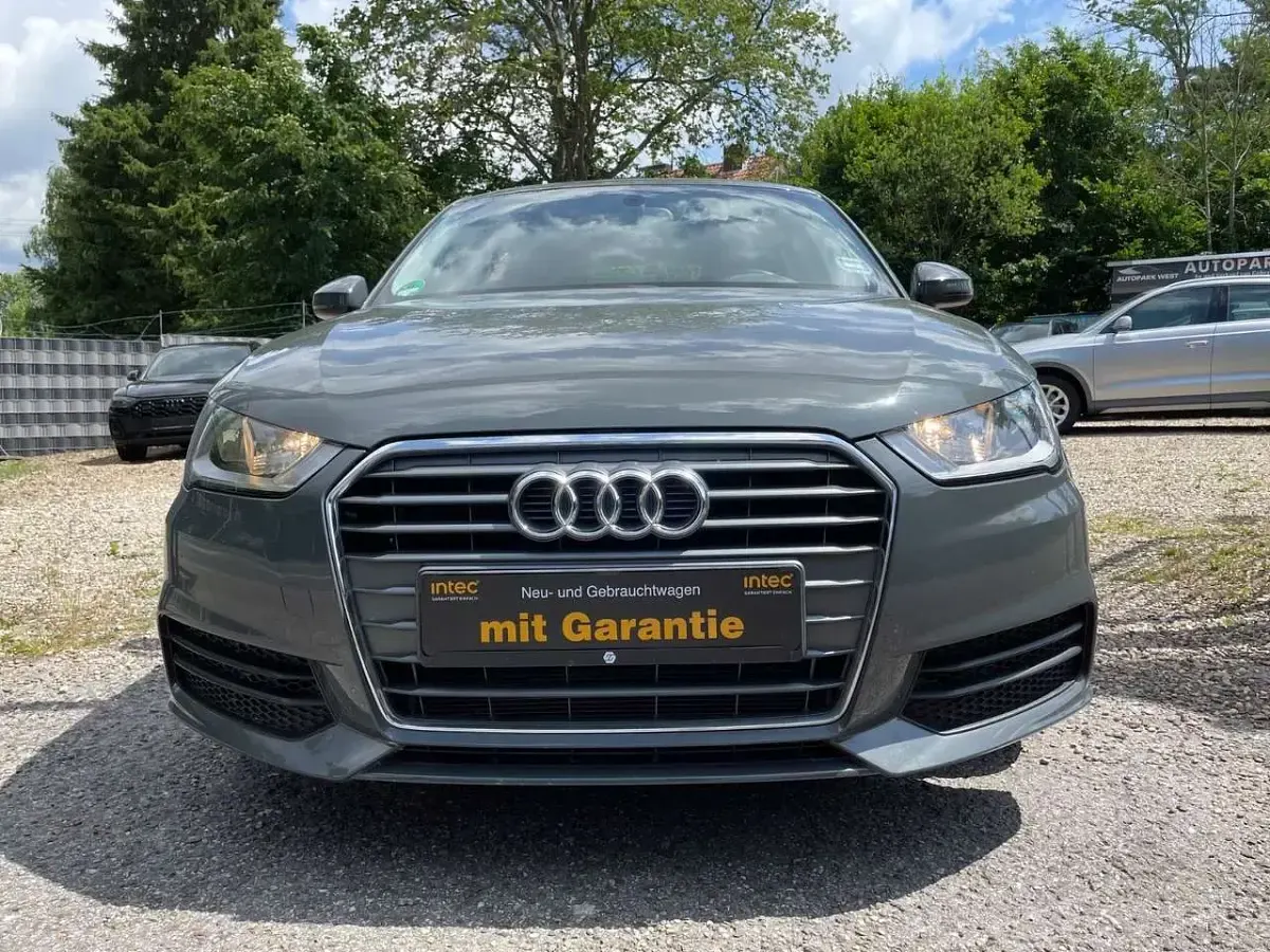 Gebraucht Audi A1 Sportback Basis 95 PS (69 kW) 2018 Grau Kleinwagen