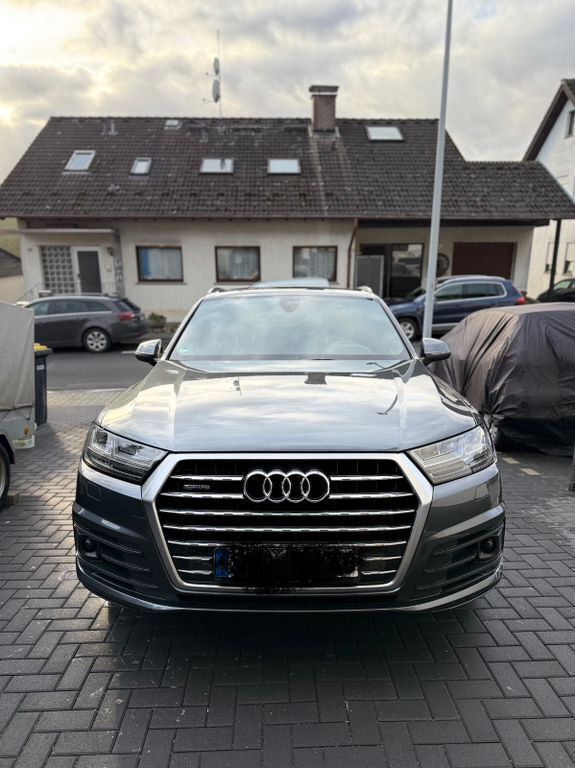 Grau Gebraucht 2017 Audi Q7 S-Line SUV | 32.500 € (Guter Preis) - Bild 1/4