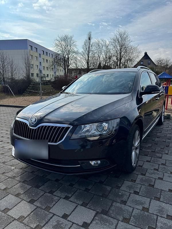 Gebraucht Skoda Superb 170 PS (125 kW) 2013 Schwarz Kombi