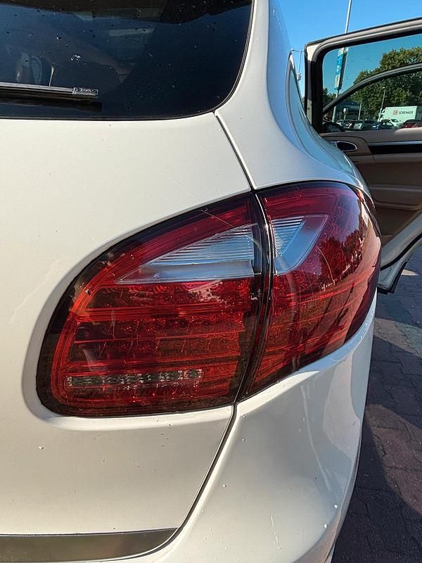 Gebraucht Porsche Cayenne 241 PS (177 kW) 2011 Weiß SUV