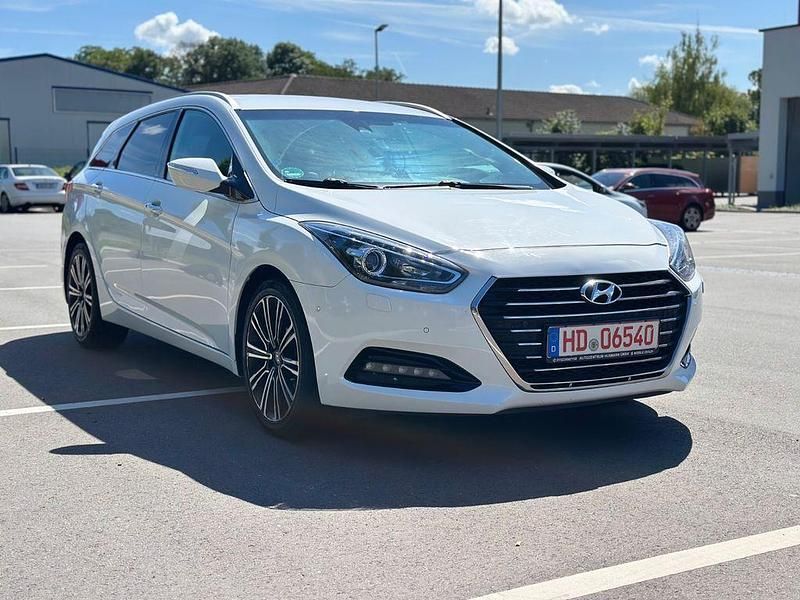 Weiß Gebraucht 2017 Hyundai i40 Premium Kombi | 9.290 € (Guter Preis) - Bild 1/4