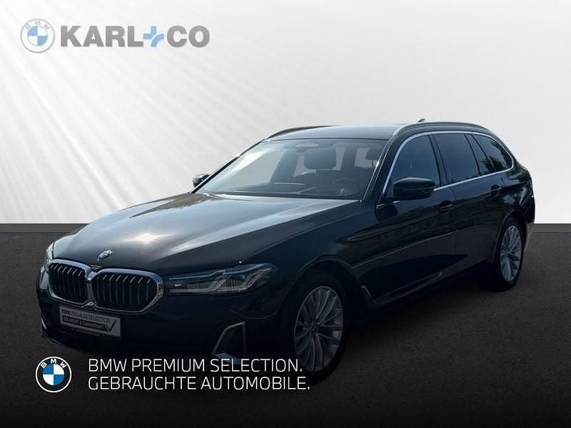 Schwarz Gebraucht 2022 BMW 520 Luxury Line Kombi | 32.488 € (Fairer Preis) - Bild 1/4