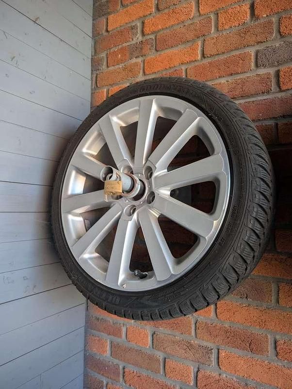 Silber Gebraucht 2008 VW Golf VI R Limousine | 16.999 € - Bild 1/4