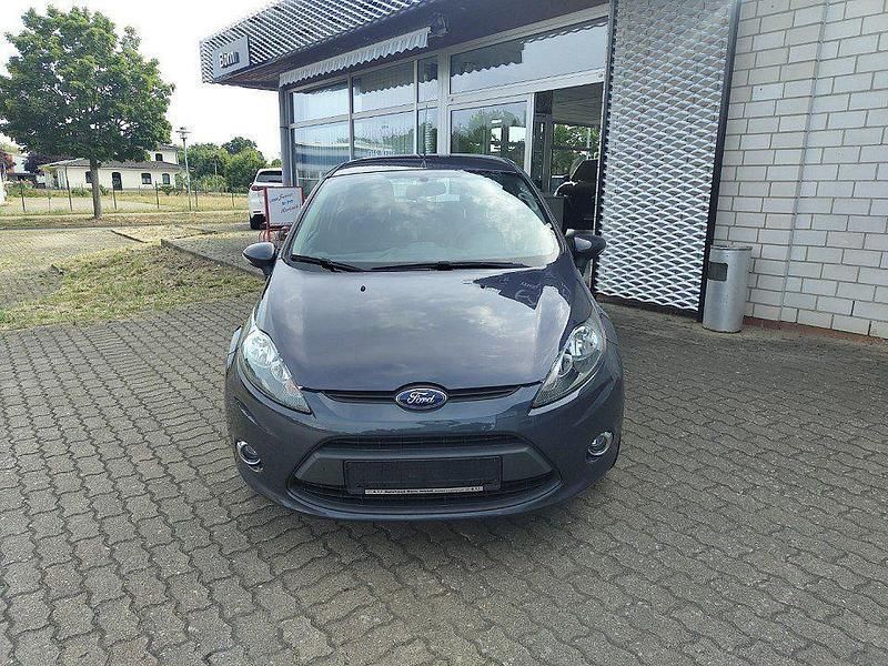 Grau Gebraucht 2012 Ford Fiesta Champions Edition Kleinwagen | 5.490 € (Etwas zu teuer) - Bild 1/4