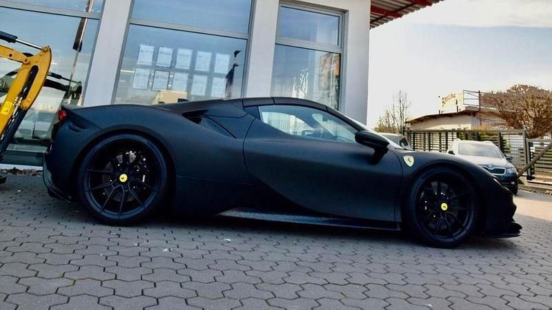 Gebraucht Ferrari SF90 780 PS (573 kW) 2024 Schwarz Cabrio