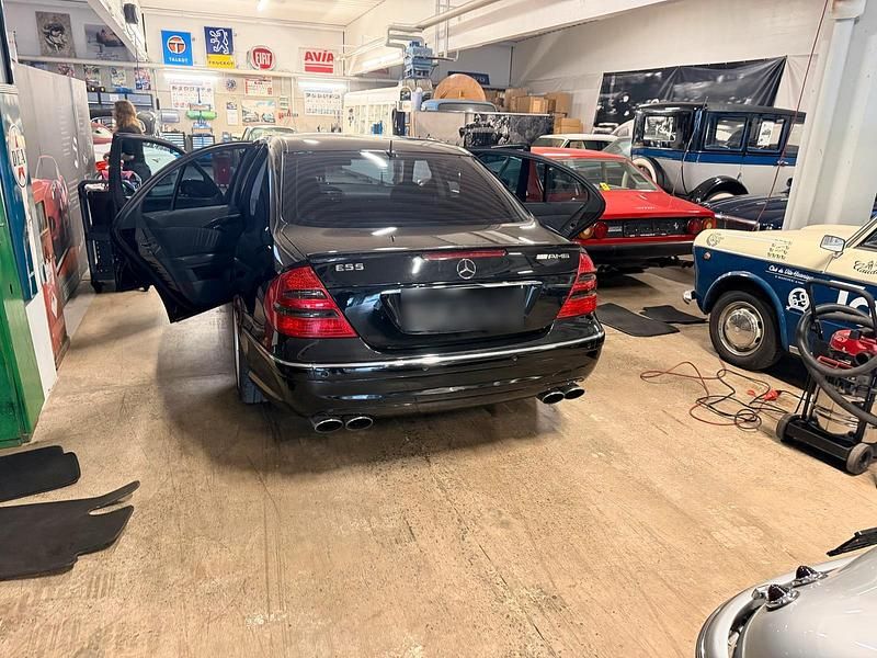 Gebraucht Mercedes E500 AMG 306 PS (225 kW) 2002 Schwarz Limousine