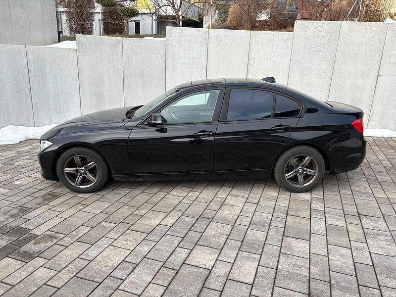 Gebraucht BMW 320 183 PS (134 kW) 2013 Schwarz Limousine