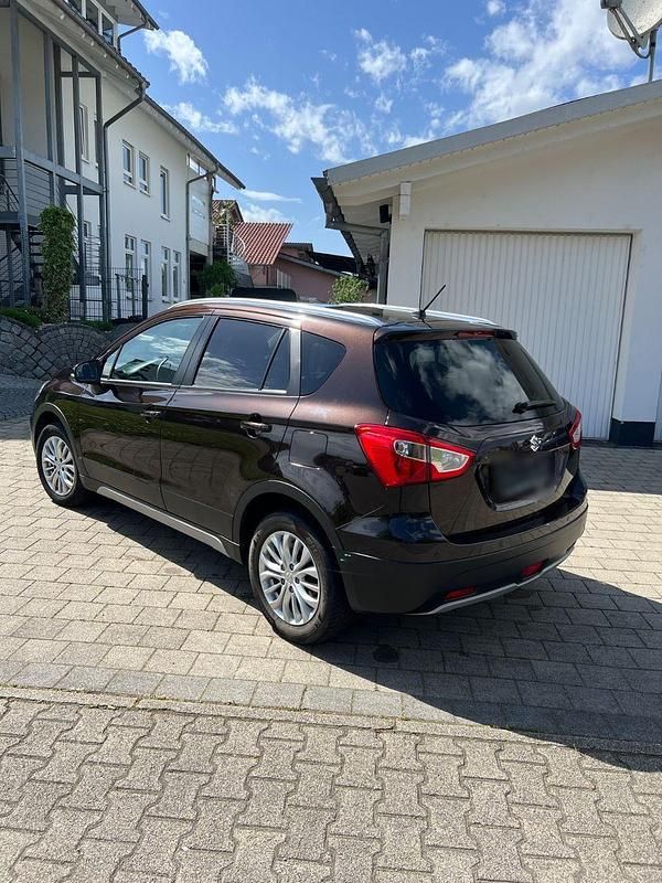 Usado Suzuki SX4 120 HP (88 kW) 2014 Castanho SUV