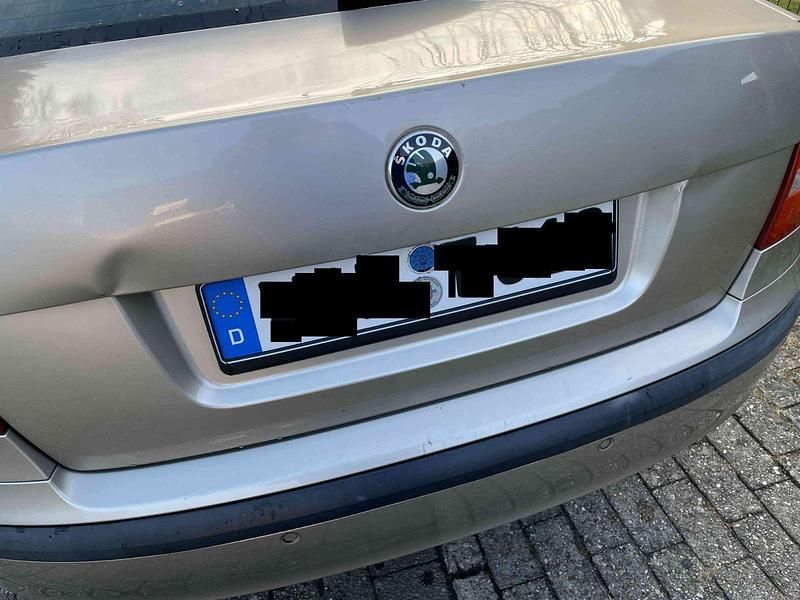 Gebraucht Skoda Octavia 102 PS (75 kW) 2004 Gold Limousine