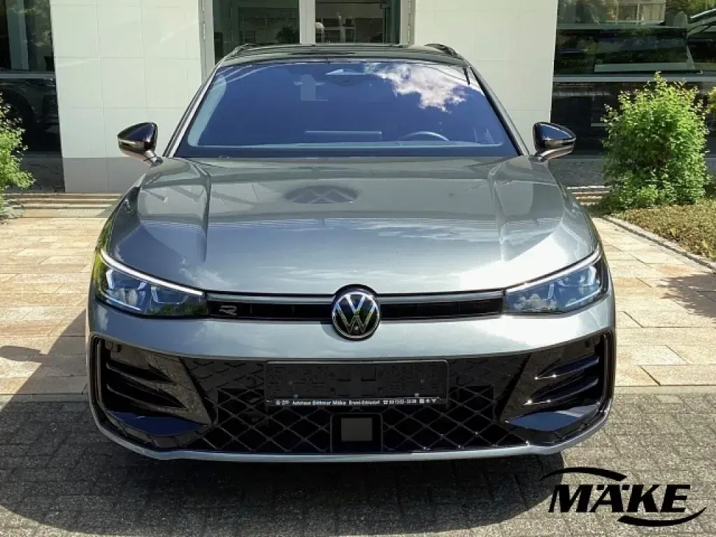 Gebraucht VW Passat R-line 193 PS (141 kW) 2025 Grau Limousine