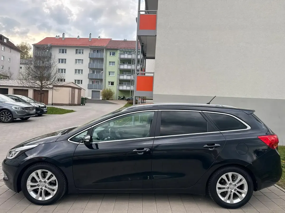 Second-hand Kia Ceed 136 CP (100 kW) 2013 Negru Hatchback