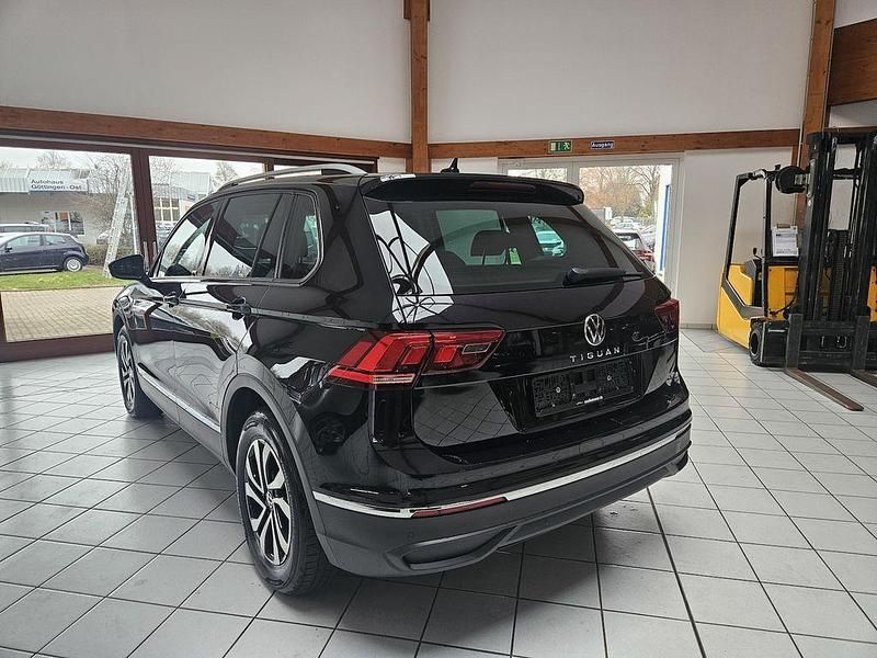 Gebraucht VW Tiguan Active 150 PS (110 kW) 2021 Schwarz SUV