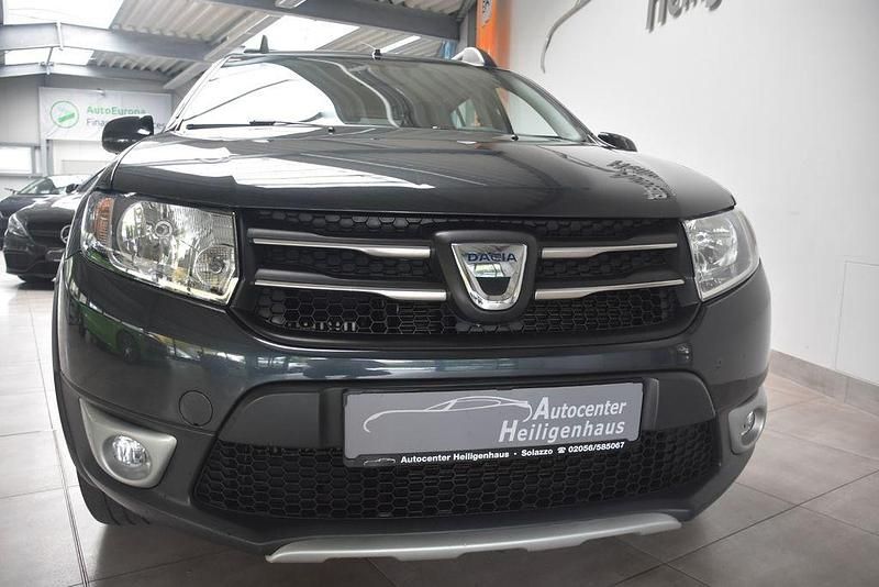 Grau Gebraucht 2016 Dacia Sandero Prestige Kleinwagen | 6.580 € (Fairer Preis) - Bild 1/4