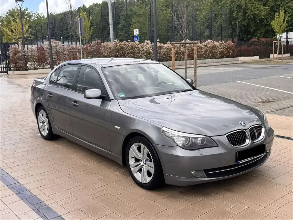 Gebraucht BMW 523 Lifestyle 190 PS (139 kW) 2009 Grau Limousine