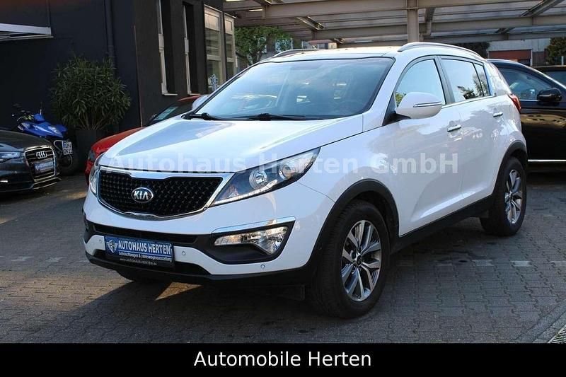 Weiß Gebraucht 2016 Kia Sportage DREAM-TEAM Edition SUV | 14.990 € (Fairer Preis) - Bild 1/4