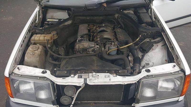 Gebraucht Mercedes 200 72 PS (52 kW) 1986 Weiß Limousine