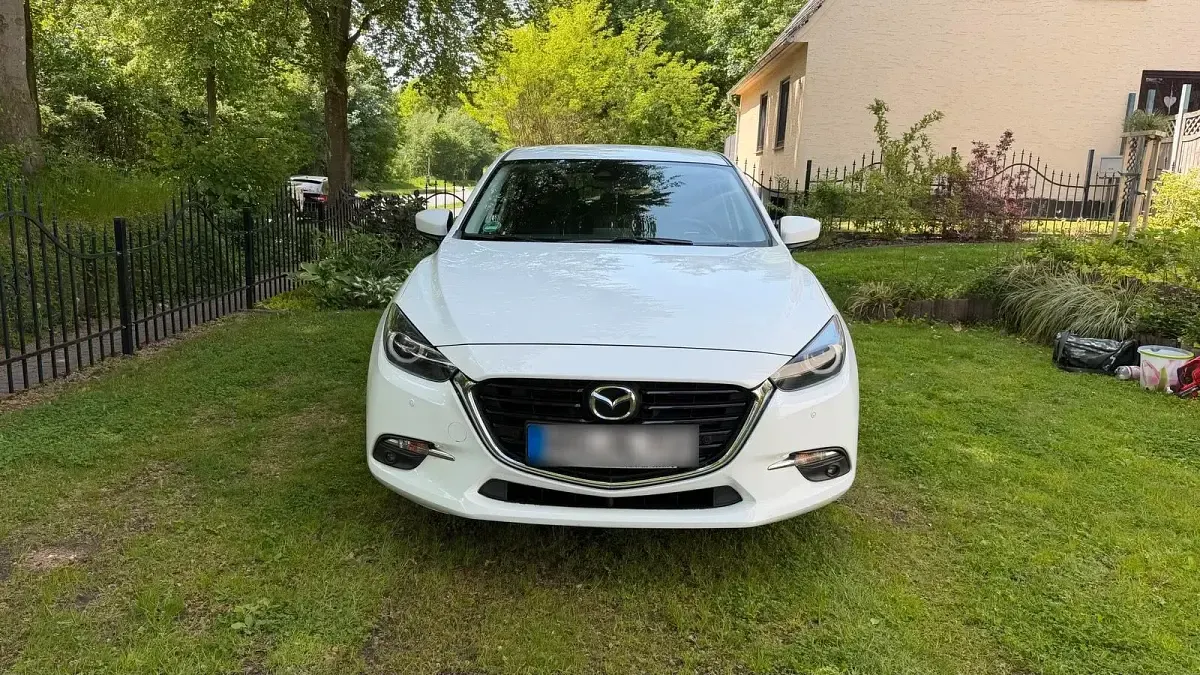 Gebraucht Mazda 3 Sports-Line 120 PS (88 kW) 2018 Weiß Limousine