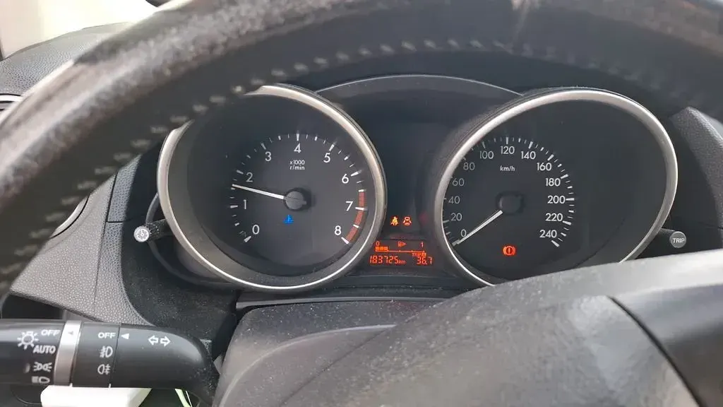 Gebraucht Mazda 5 116 PS (85 kW) 2010 Blau Van / Kleinbus