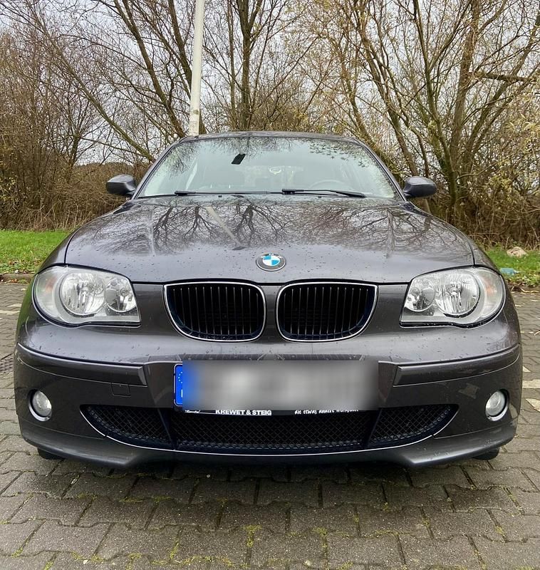 Grau Gebraucht 2005 BMW 120 Kleinwagen | 3.490 € (Fairer Preis) - Bild 1/4