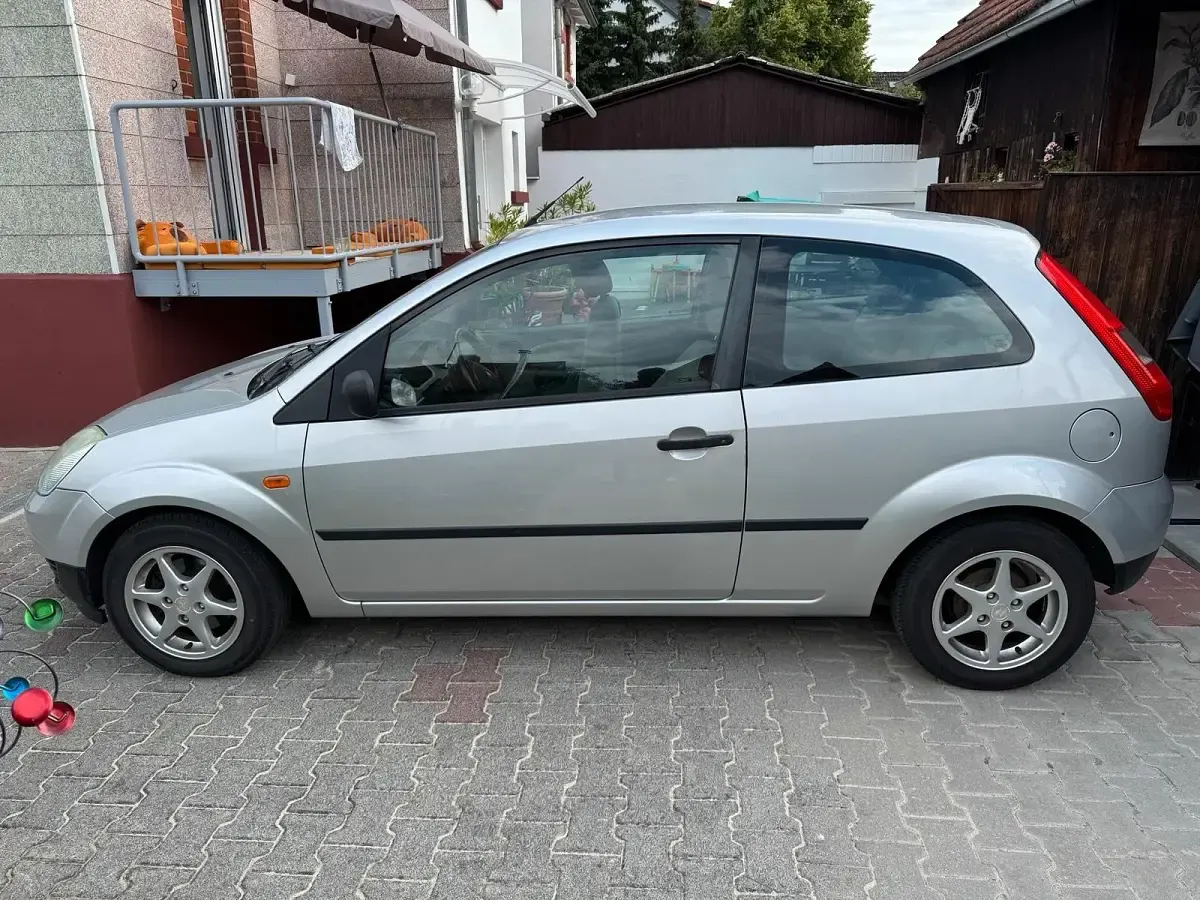 Gebraucht Ford Fiesta 80 PS (58 kW) 2003 Silber Kleinwagen