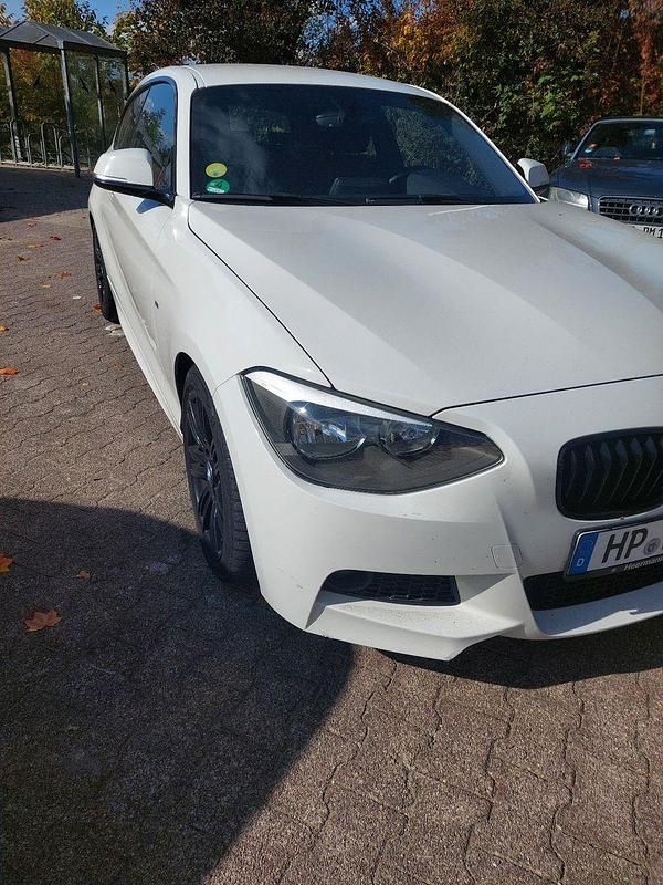 Weiß Gebraucht 2014 BMW 118 Coupé Efficient Dynamics Coupé | 10.000 € - Bild 1/4