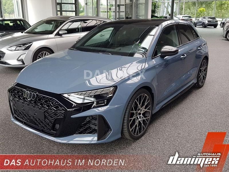 Grau Neu 2025 Audi RS3 Sportback Sport Kleinwagen | 73.768 € (Etwas zu teuer) - Bild 1/4