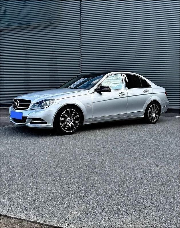 Silber Gebraucht 2012 Mercedes C350 Limousine | 14.450 € (Fairer Preis) - Bild 1/4