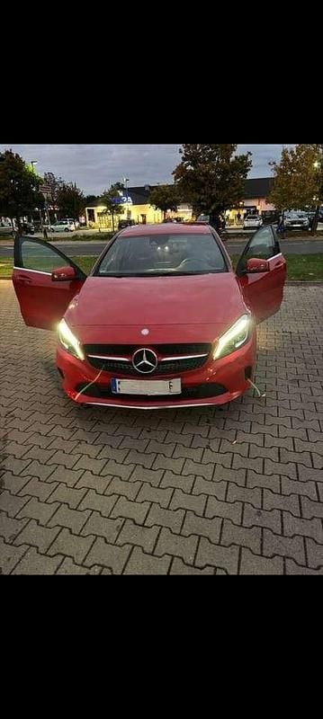 Gebraucht Mercedes A180 Style 122 PS (89 kW) 2015 Rot Kleinwagen