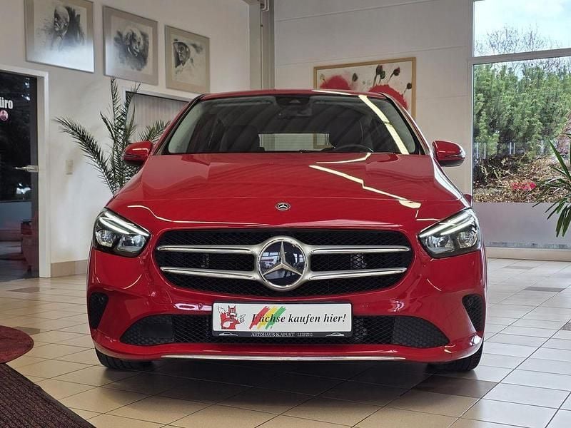 Gebraucht Mercedes B250 224 PS (164 kW) 2019 Rot Van / Kleinbus