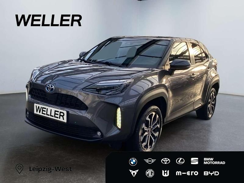 Grau Gebraucht 2022 Toyota Yaris Cross Team SUV | 23.490 € (Fairer Preis) - Bild 1/3