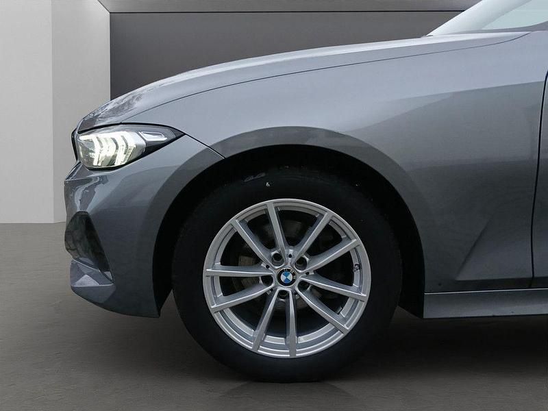 Gebraucht BMW 318 156 PS (114 kW) 2023 Grau Limousine