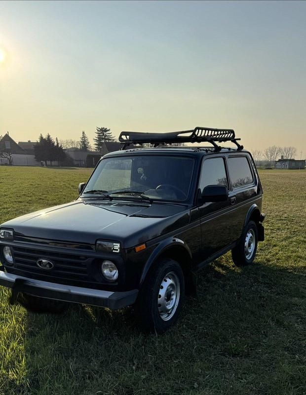 Gebraucht Lada niva 83 PS (61 kW) 2020 Grün SUV