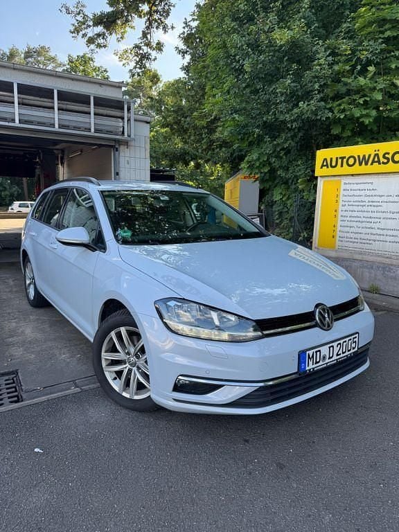 Weiß Gebraucht 2018 VW Golf VII Comfortline Kombi | 8.999 € (Superpreis) - Bild 1/4