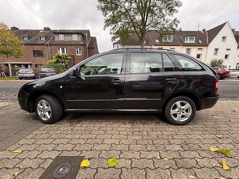Schwarz Gebraucht 2005 Skoda Fabia Ambiente Kleinwagen | 2.000 € (Fairer Preis) - Bild 1/4