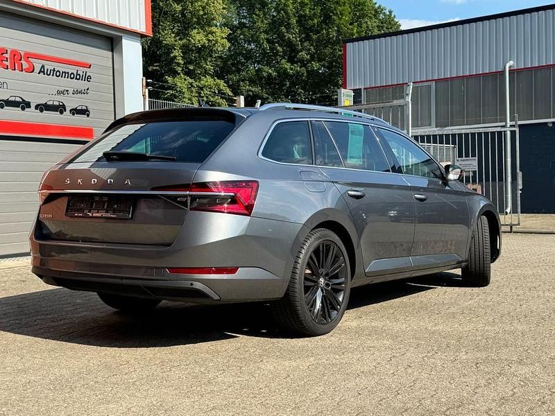 Gebraucht Skoda Superb Style 150 PS (110 kW) 2023 Grau Kombi