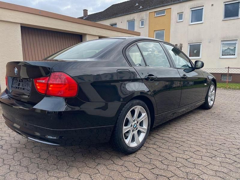 Gebraucht BMW 316 116 PS (85 kW) 2010 Schwarz Limousine