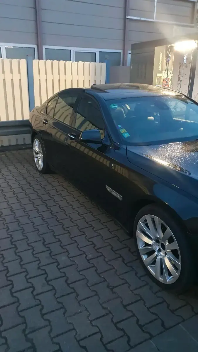 Gebraucht BMW 740 306 PS (225 kW) 2012 Schwarz Limousine