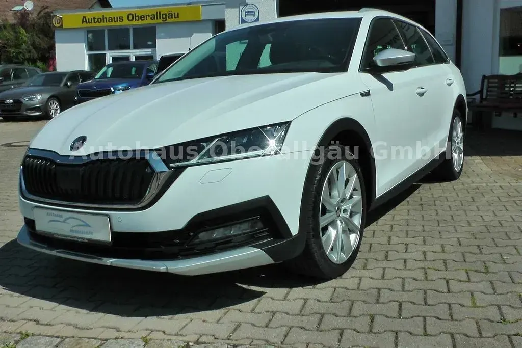 Gebraucht Skoda Octavia Scout 4x4 150 PS (110 kW) 2021 Weiß Kombi
