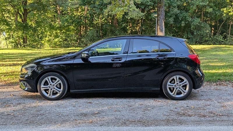 Schwarz Gebraucht 2014 Mercedes A200 Limousine | 14.900 € (Fairer Preis) - Bild 1/4