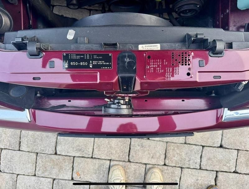 Rot Gebraucht 1997 Mercedes E230 Elegance Limousine | 12.900 € - Bild 1/4