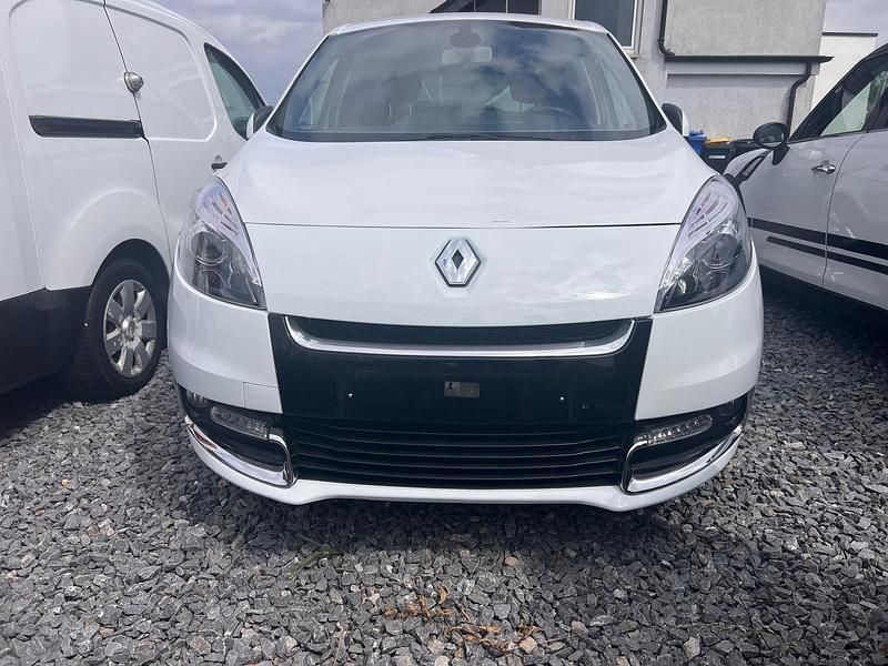 Weiß Gebraucht 2012 Renault Mégane III Van / Kleinbus | 5.850 € (Fairer Preis) - Bild 1/4