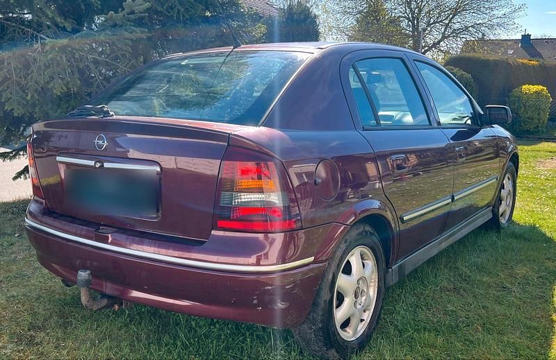 Second-hand Opel Astra 84 CP (61 kW) 2004 Roșu Berlinǎ